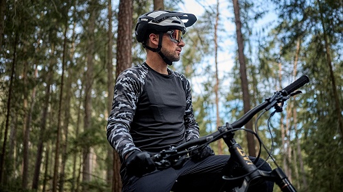 Ještě více ochrany a lehkosti na trailech?! Nová helma od Uvexu!